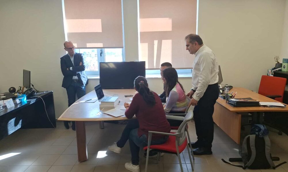 BASILOPOYLOS SYMBOYLIO NEOLAIAS 2 1000x600 1