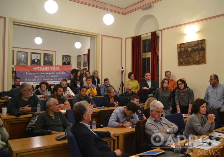 Λογοδοσία Δημοτικής Αρχής Καλαμάτας με κόσμο να περιμένει απαντήσεις για τα σχολεία Ds Kal Meiops