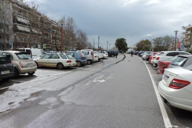 Ανήλικοι ρομά παρίσταναν τους παρκαδόρους για να αποσπάσουν χρήματα από ανυποψίαστους οδηγούς σε κεντρικό πάρκινγκ στην Καλαμάτα Kentriko Parking 636x424 1