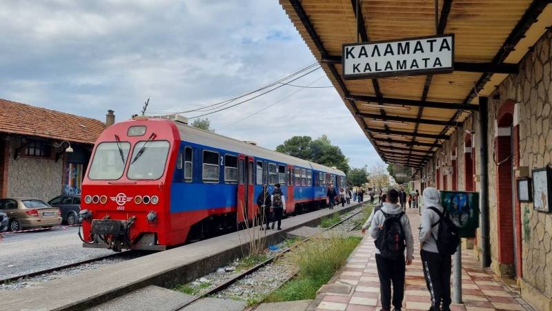 Το τρένο ξανασφύριξε στον σιδηροδρομικό σταθμό της Καλαμάτας μετά από χρόνια (βίντεο) 37563fcd0af0d6fe7e299488dba7c26b L