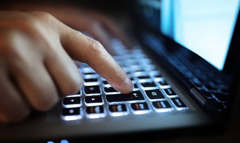 Σύλληψη 17χρονου για διαδικτυακή απάτη σε βάρος 68χρονου online business