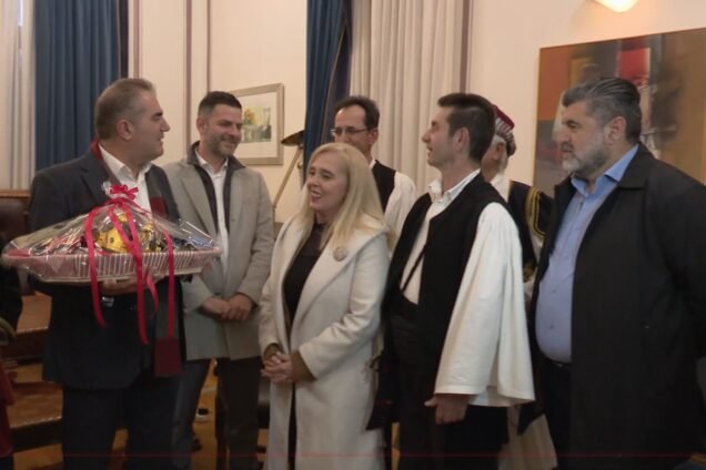 still0219 00005 636x424