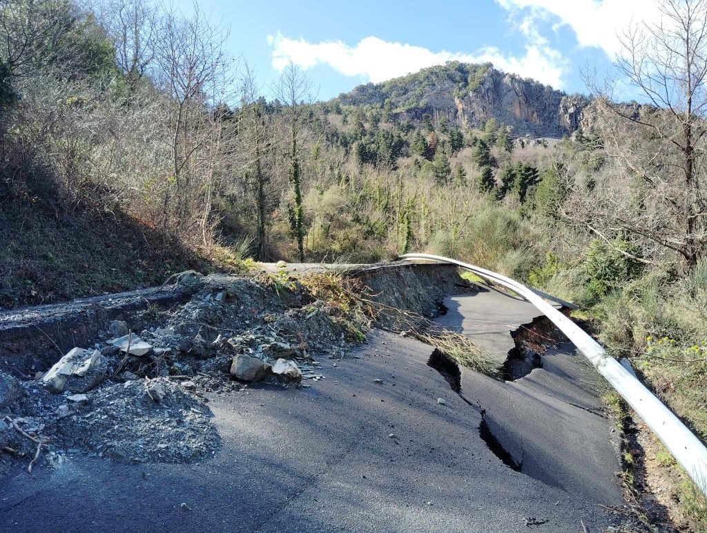 Αλ. Χαρίτσης για καταστροφές Ταϋγέτου: «Σοβαρές ελλείψεις στο σχεδιασμό πρόληψης και στη συντήρηση των υποδομών» katast taig 1024x771