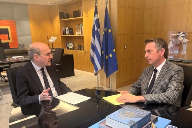 7+1 παρεμβάσεις-ελαφρύνσεις για τις μικρομεσαίες επιχειρήσεις στη συνάντηση Μαντά-Χατζηδάκη pmantas khatzidakis 2 f 636x424