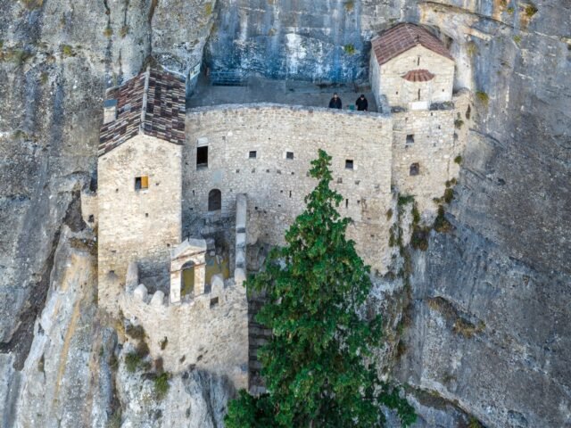 peloponnese panagiatouvrahou nemea 02 2100010437 640x480